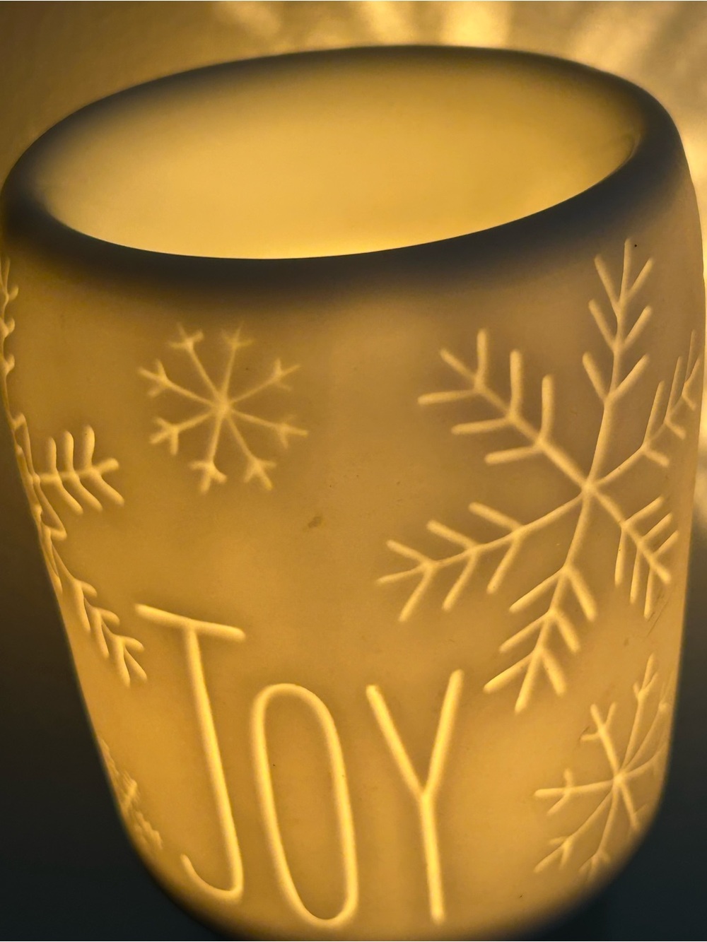 SCENTSY-SPIRIT OF JOY PLUG-IN MINI WARMER, SNOWFLAKE CHRISTMAS - Picture 2 of 3